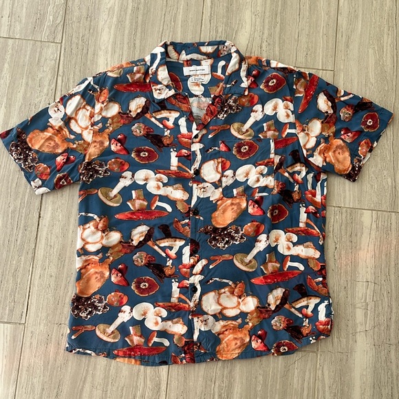 Urban Outfitters mushroom 🍄 men’s button down top - Picture 1 of 3